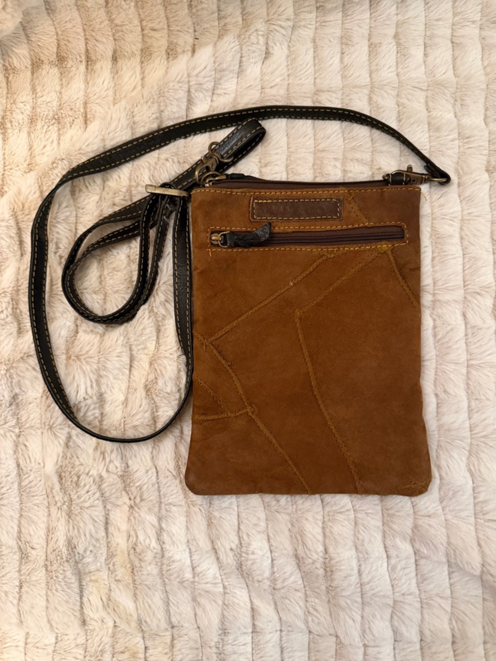 Vaan & Co. Brisk Small Cross Body Bag